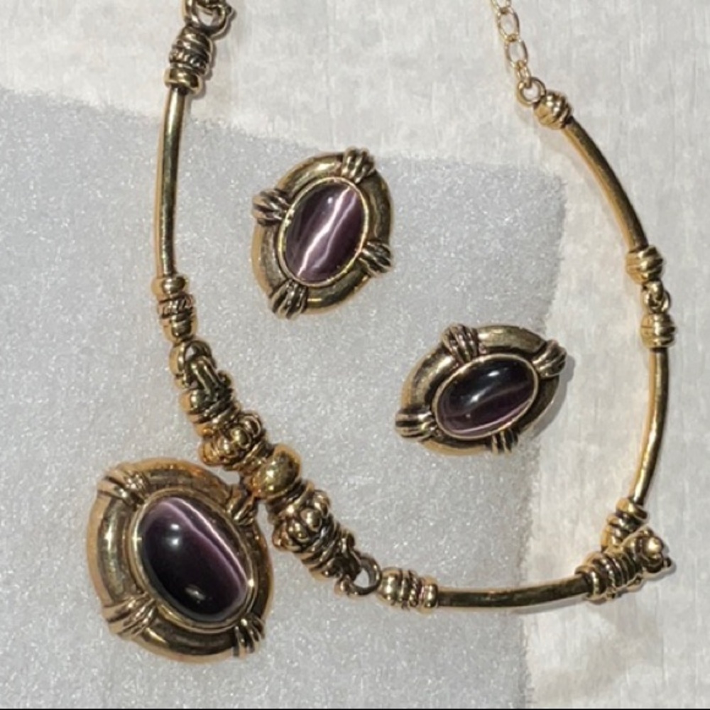 Avon NR Purple Cats Eye Gold Toned Metal Necklace and Earrings Set